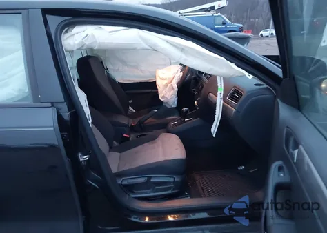 2018 Volkswagen Jetta 1.4T S z USA, uszkodzony, nr VIN 3VW2B7AJ5JM250042